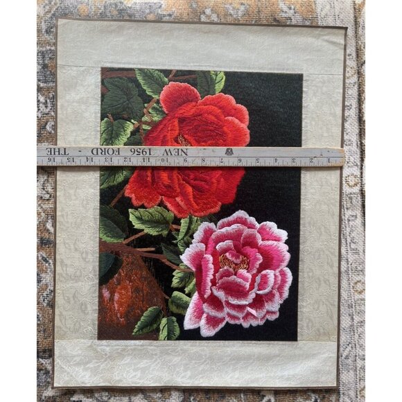 Pink Red Roses Needlework Wall‎ Hanging Bright Flowers Damask Border - Picture 4 of 5